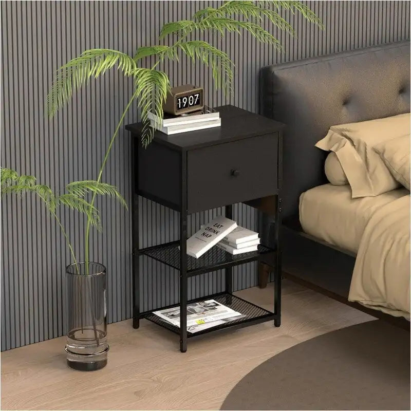 Table de chevet moderne avec station de charge intégrée – 2 prises CA + 2 ports USB, tiroir et étagères grillagées