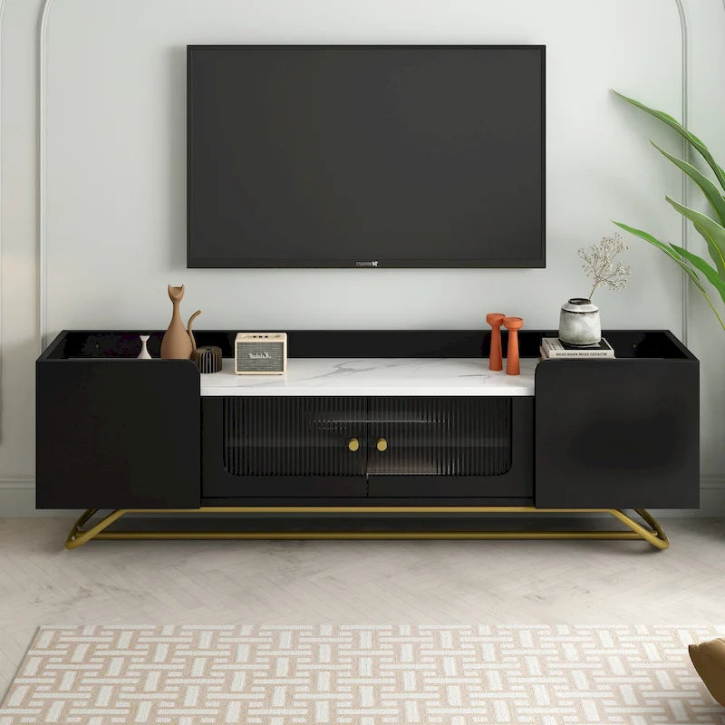 Meuble TV Glam – Plateau effet marbre, cadre doré et portes en verre cannelé